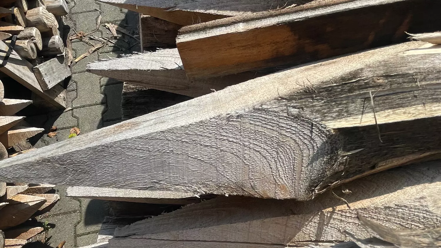 100 Stück Robinienpfähle Ø ca. 9 cm auf Palette, geschält/gespitzt, Länge 1,00m 100 Stück Robinienpfähle Ø ca. 9 cm auf Palette, geschält/gespitzt, Länge 1,00m